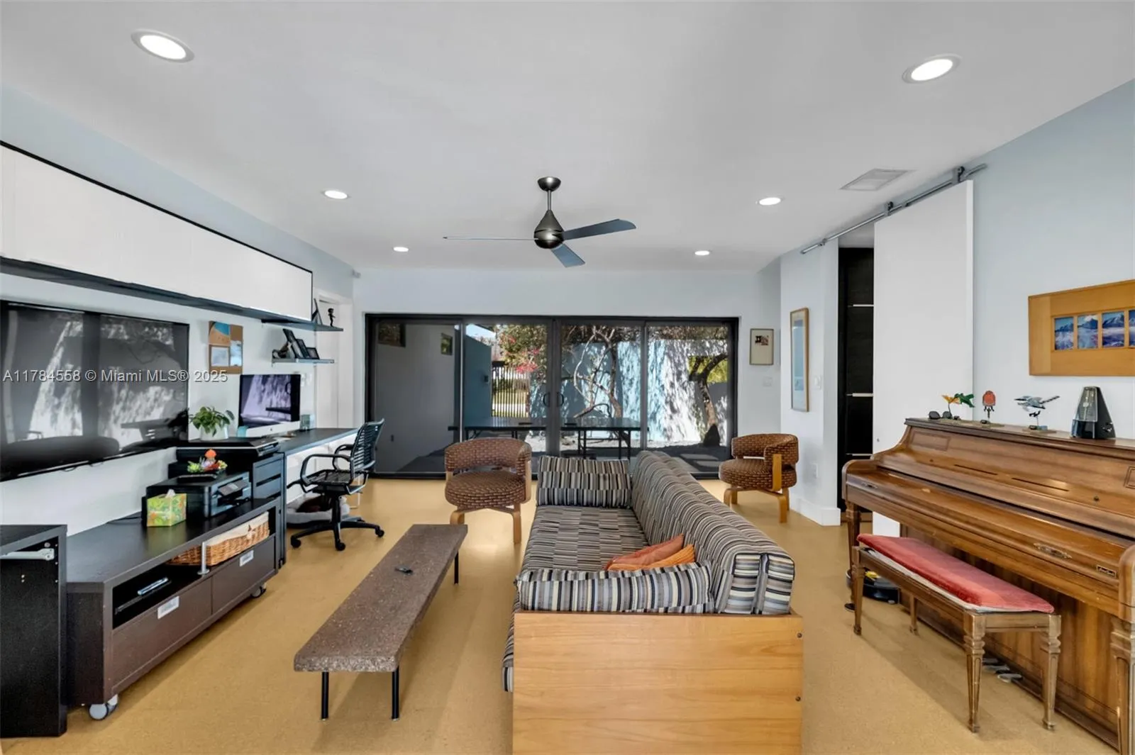 Palmetto Bay, Florida 33157, United States, 4 Bedrooms Bedrooms, ,3 BathroomsBathrooms,Residential,Pending,109389