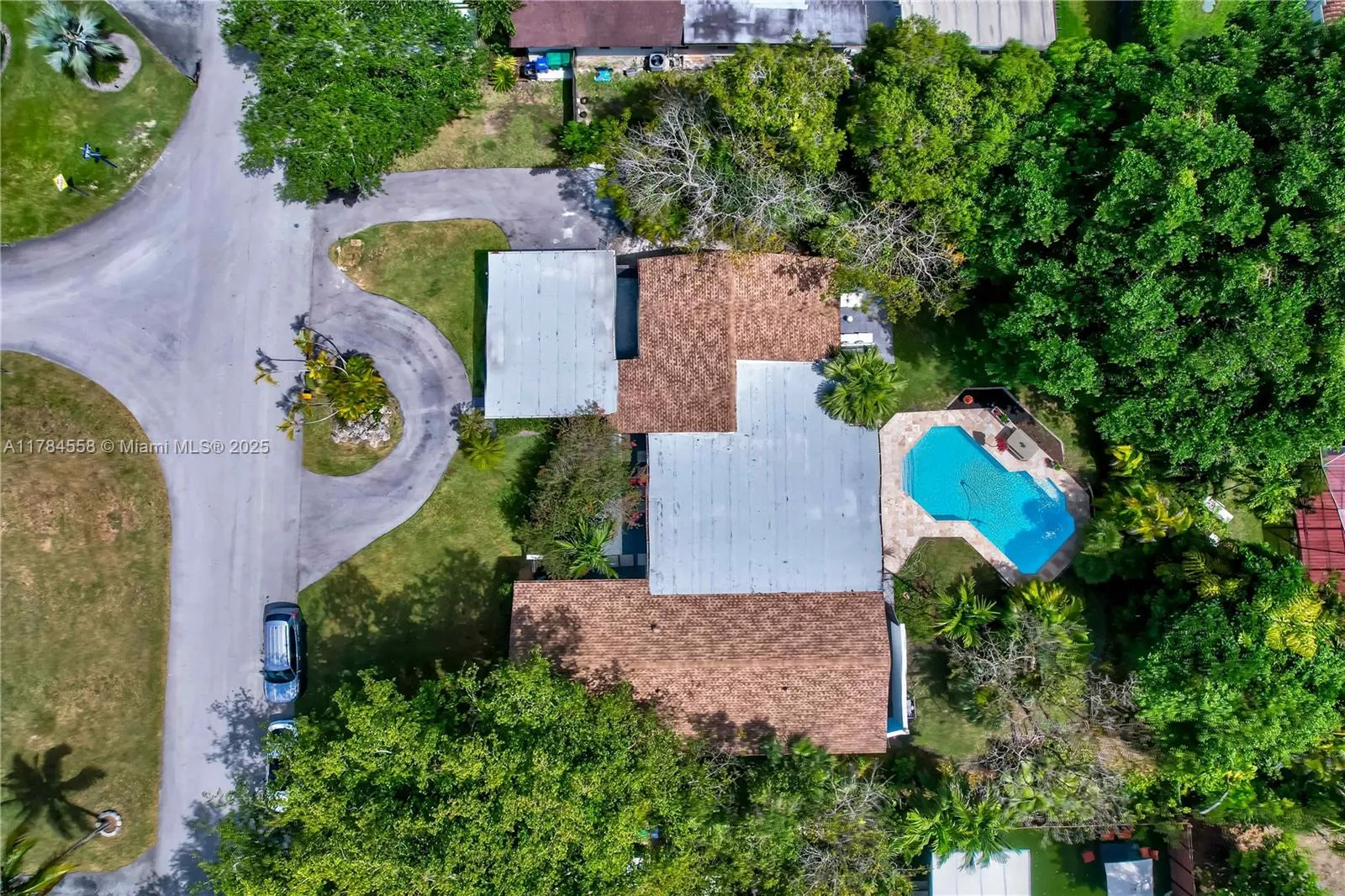 Palmetto Bay, Florida 33157, United States, 4 Bedrooms Bedrooms, ,3 BathroomsBathrooms,Residential,Pending,109389