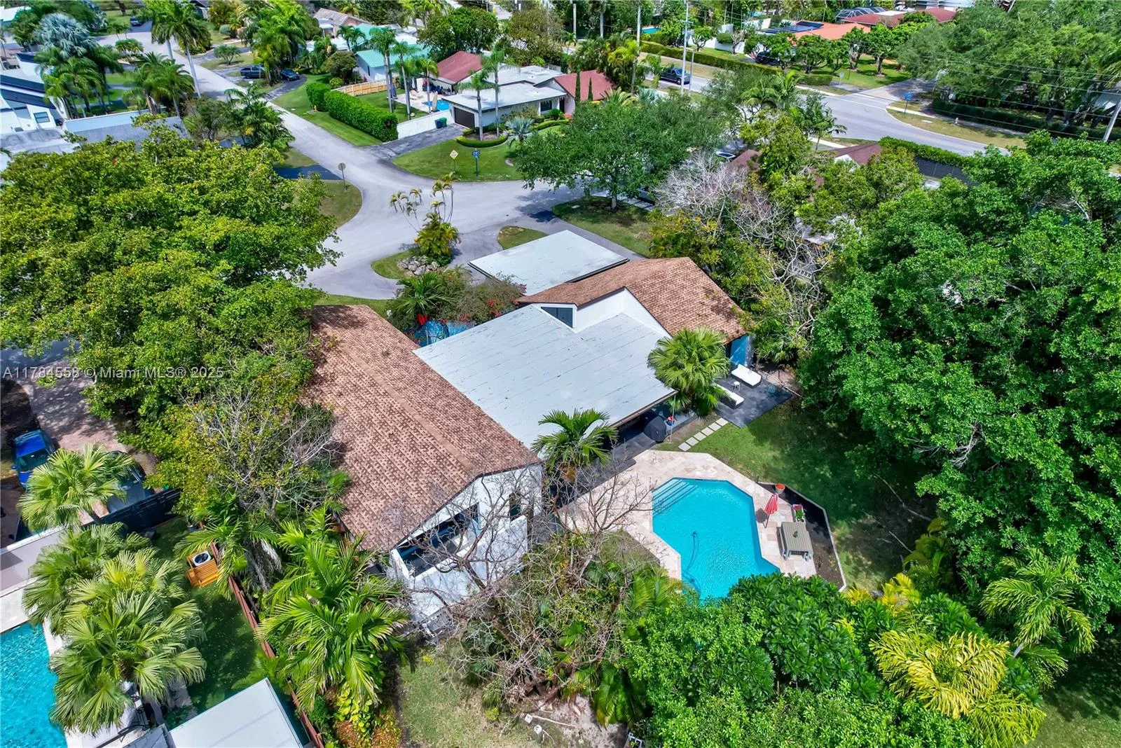 Palmetto Bay, Florida 33157, United States, 4 Bedrooms Bedrooms, ,3 BathroomsBathrooms,Residential,Pending,109389