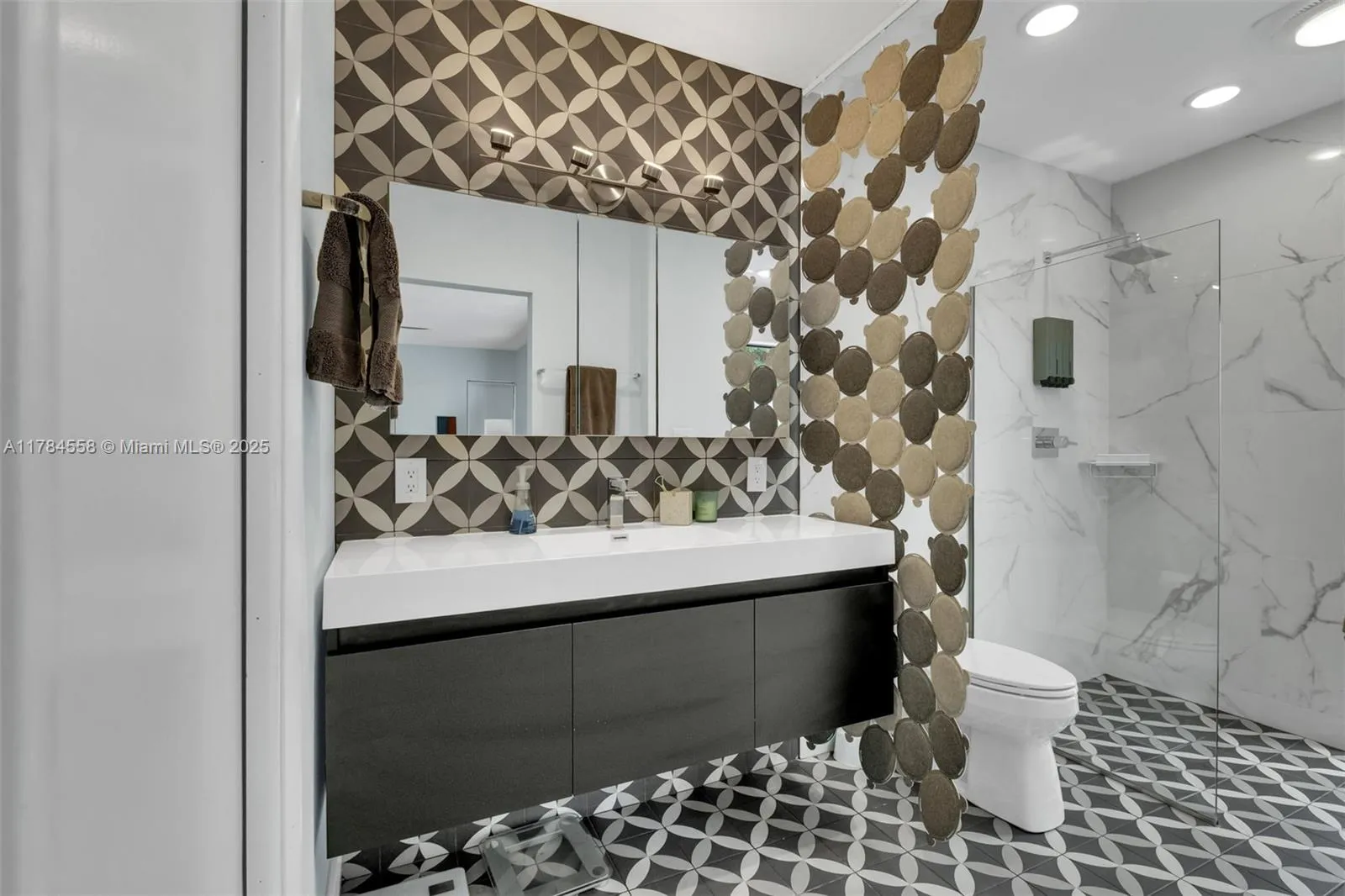 Palmetto Bay, Florida 33157, United States, 4 Bedrooms Bedrooms, ,3 BathroomsBathrooms,Residential,Pending,109389