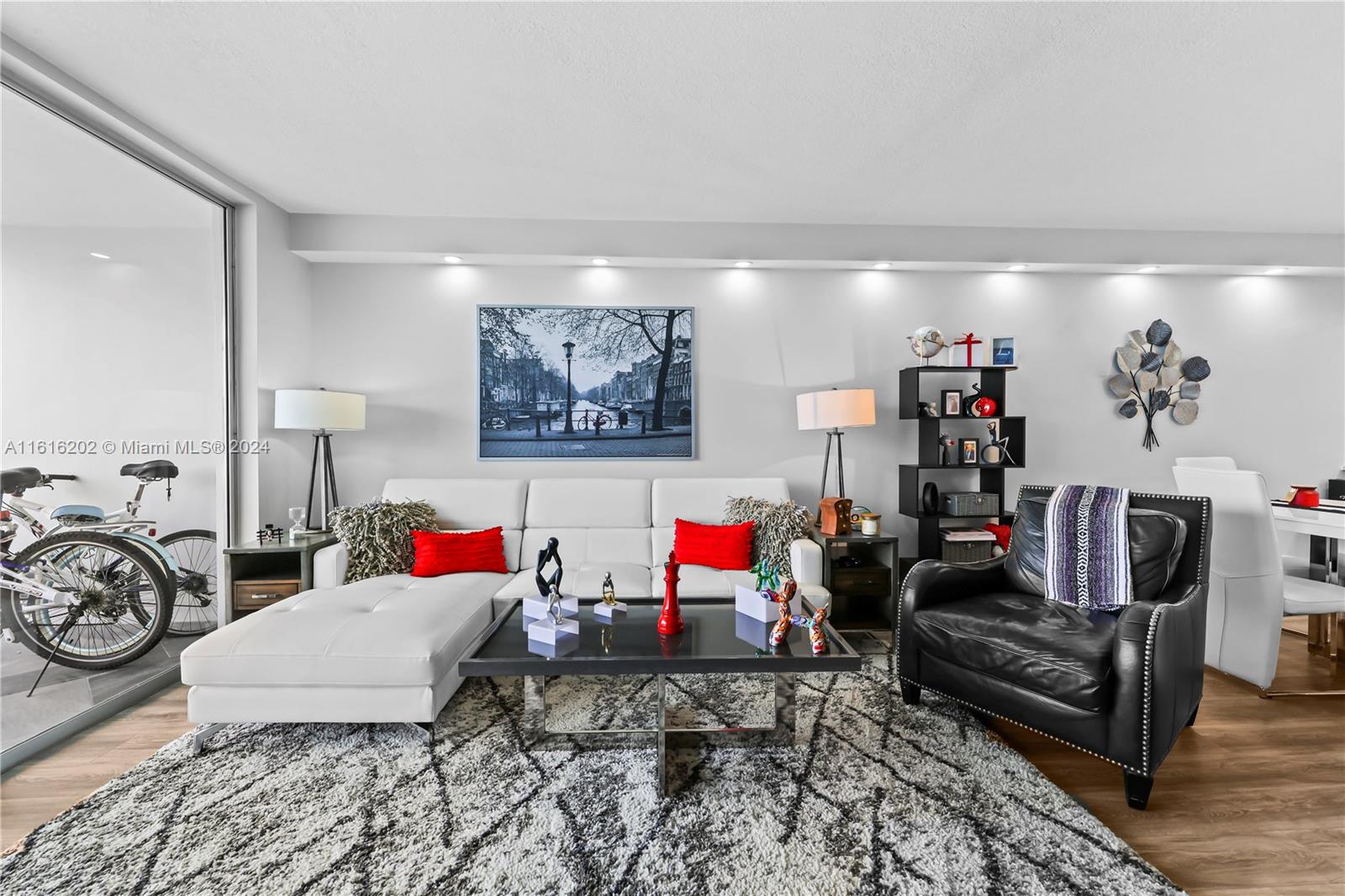 NO 21 PALM-AIRE COUNTRY C - Residential Lease