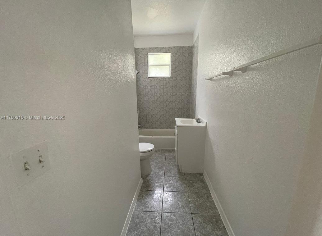CLOWS - Residential Lease