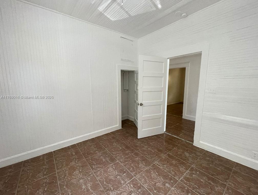 CLOWS - Residential Lease