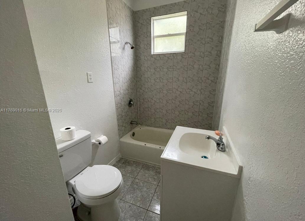 CLOWS - Residential Lease