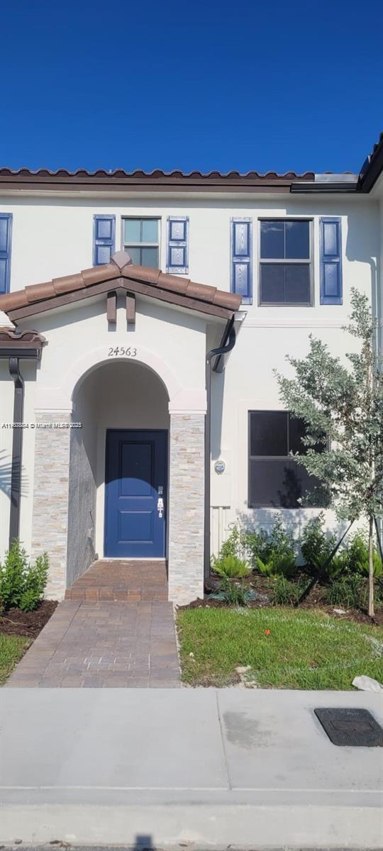 SILVER PALM RESIDENTIAL H - Residential Lease