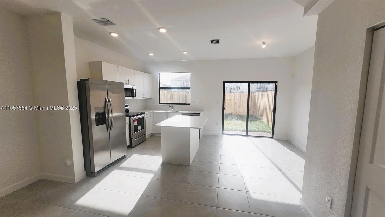 SILVER PALM RESIDENTIAL H - Residential Lease