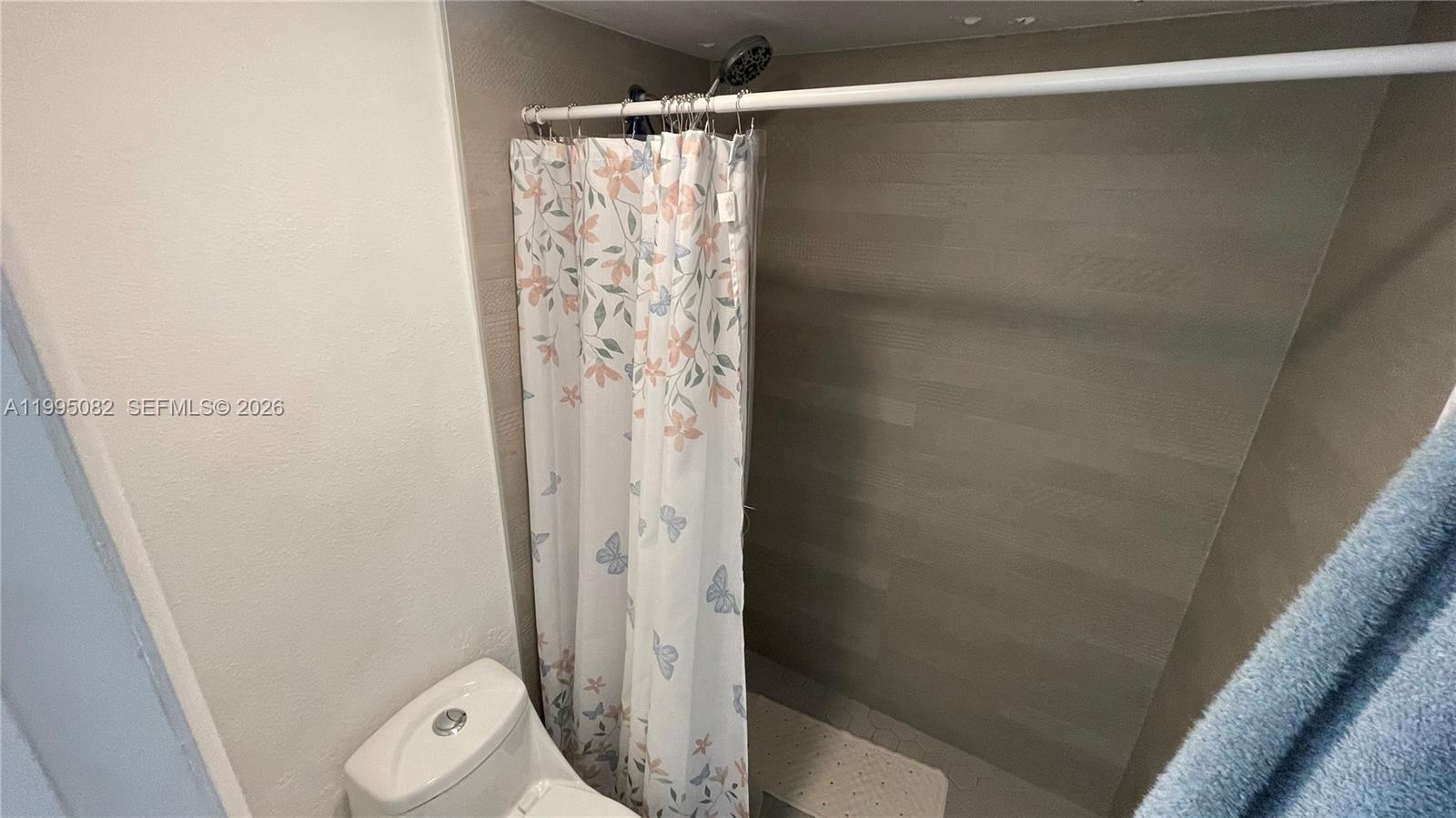 THE TERRACES CONDO PH II - Residential Lease