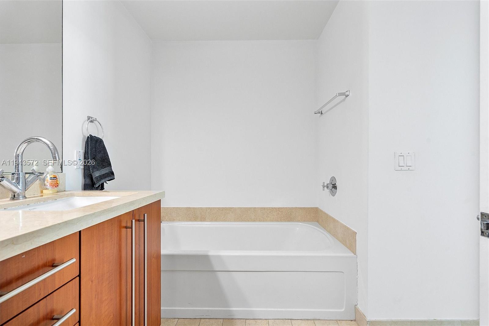 THE AXIS ON BRICKELL COND - Residential