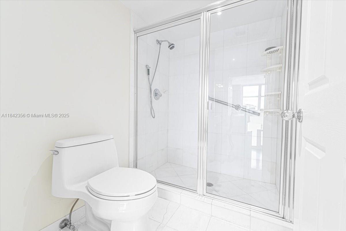 MYSTIC POINTE TOWER 400 C - Residential