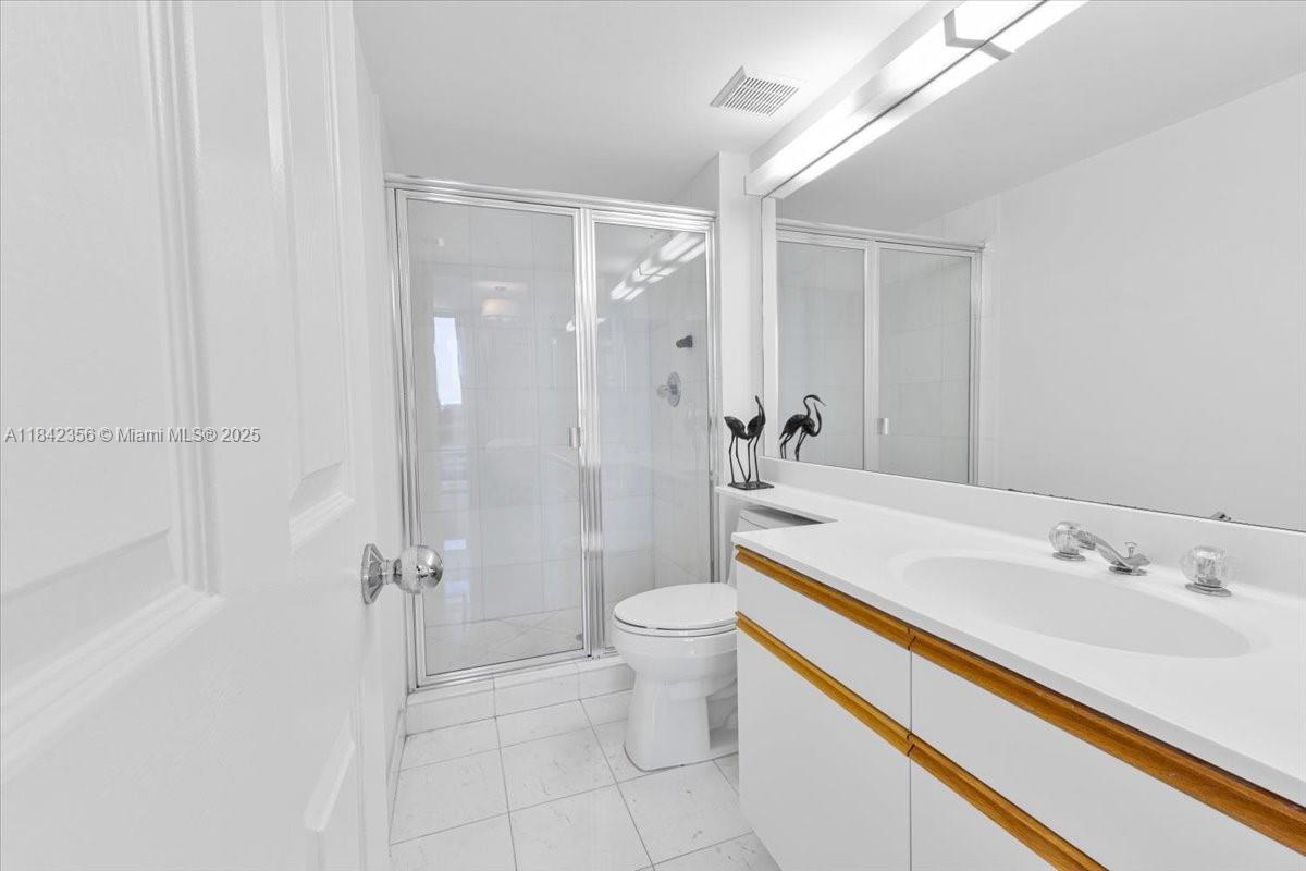 MYSTIC POINTE TOWER 400 C - Residential