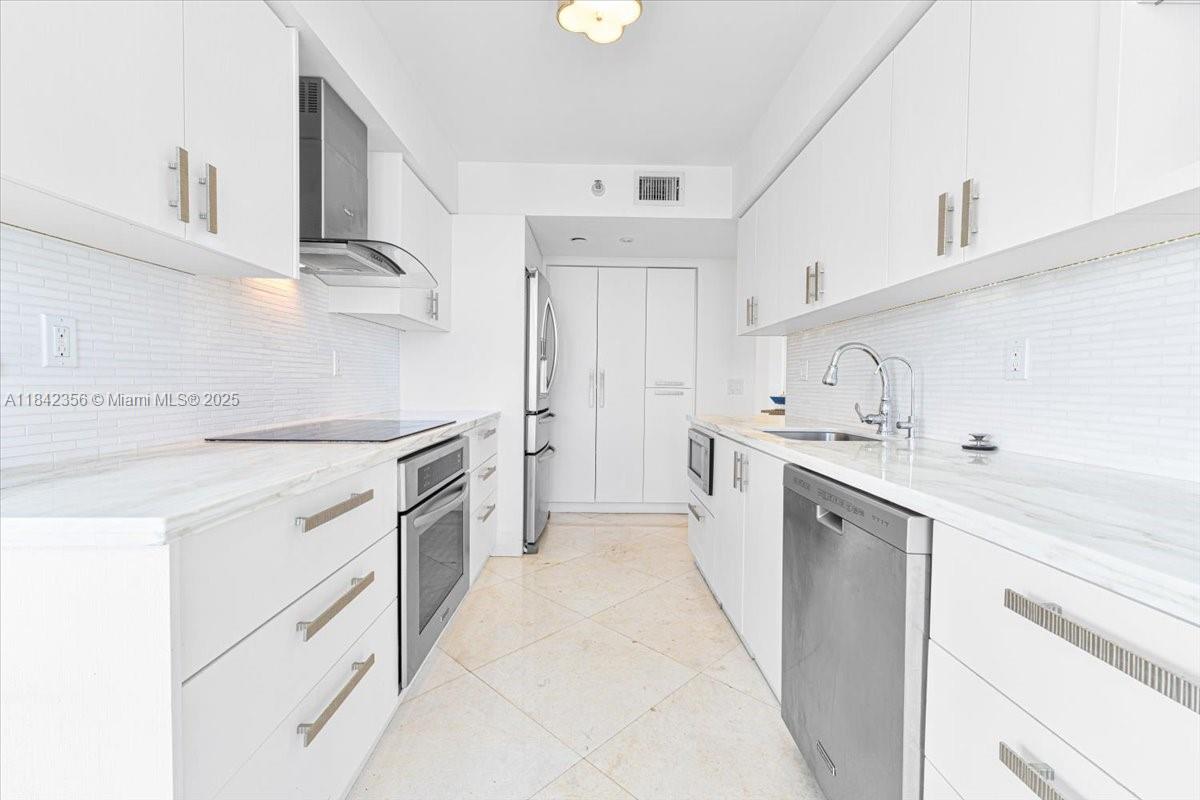 MYSTIC POINTE TOWER 400 C - Residential