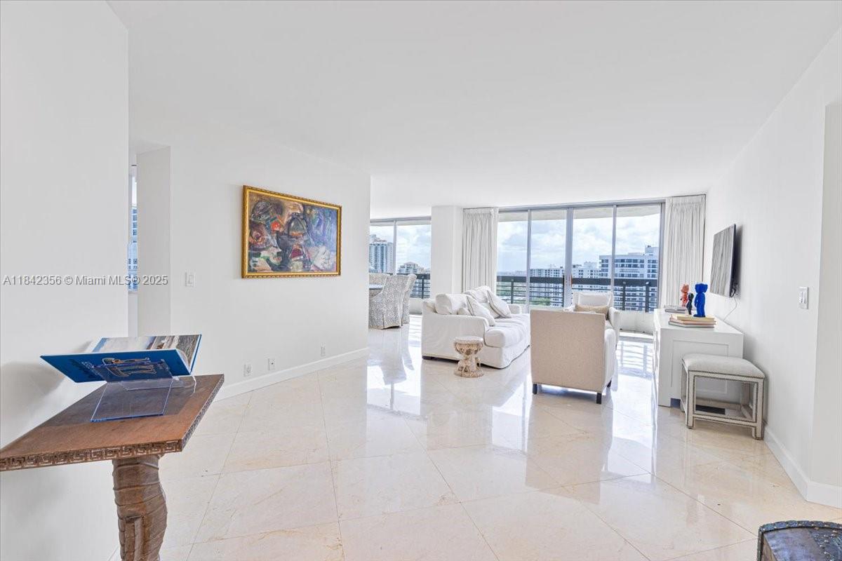 MYSTIC POINTE TOWER 400 C - Residential