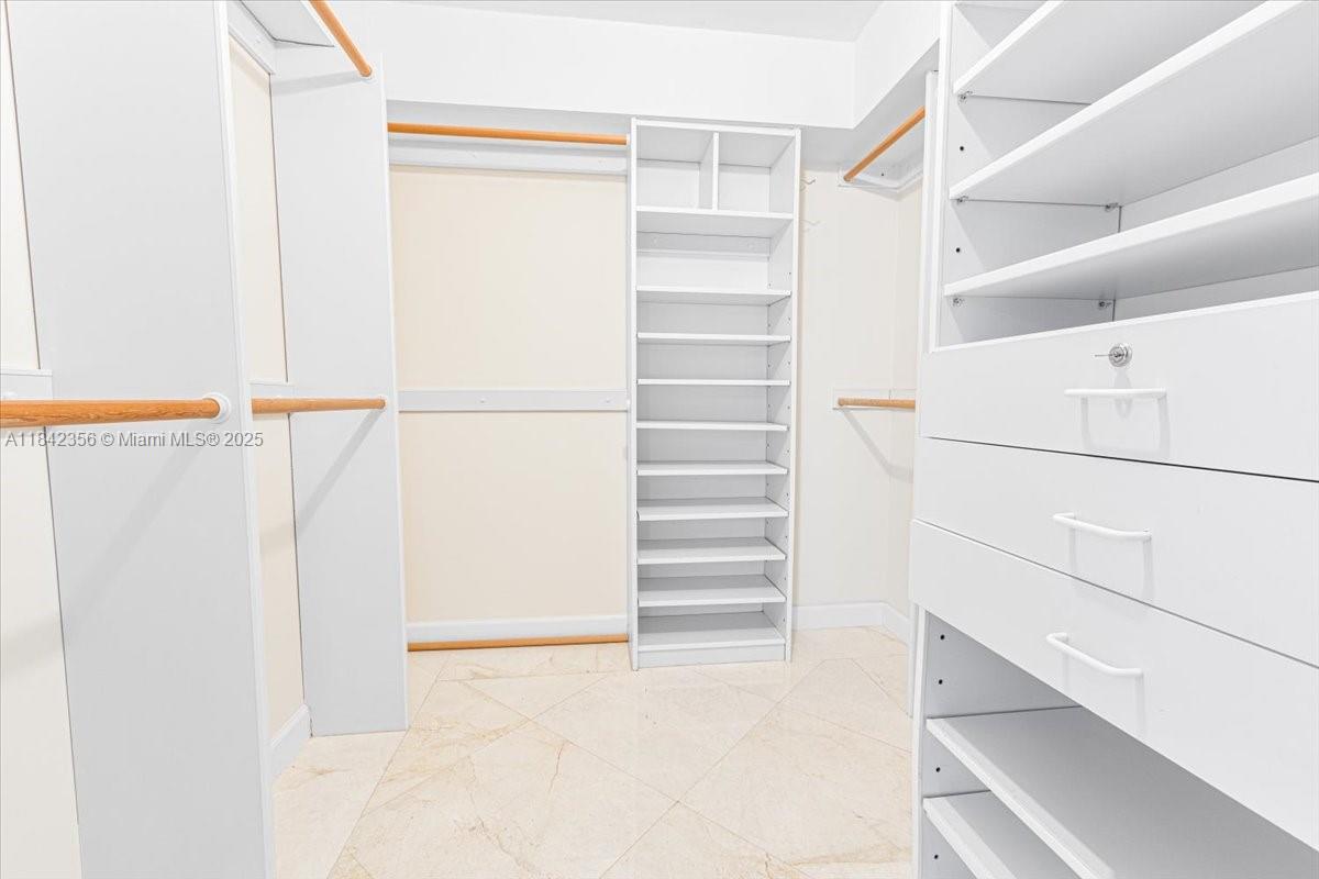 MYSTIC POINTE TOWER 400 C - Residential