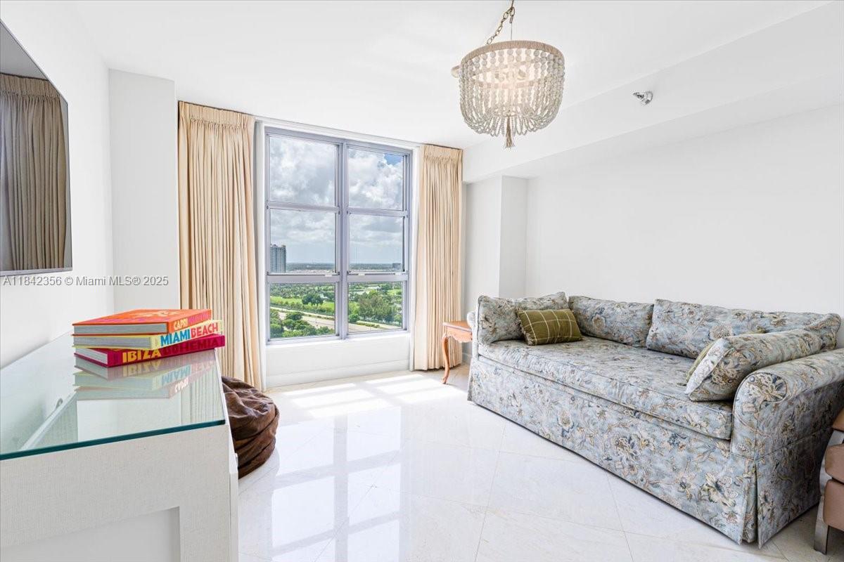 MYSTIC POINTE TOWER 400 C - Residential