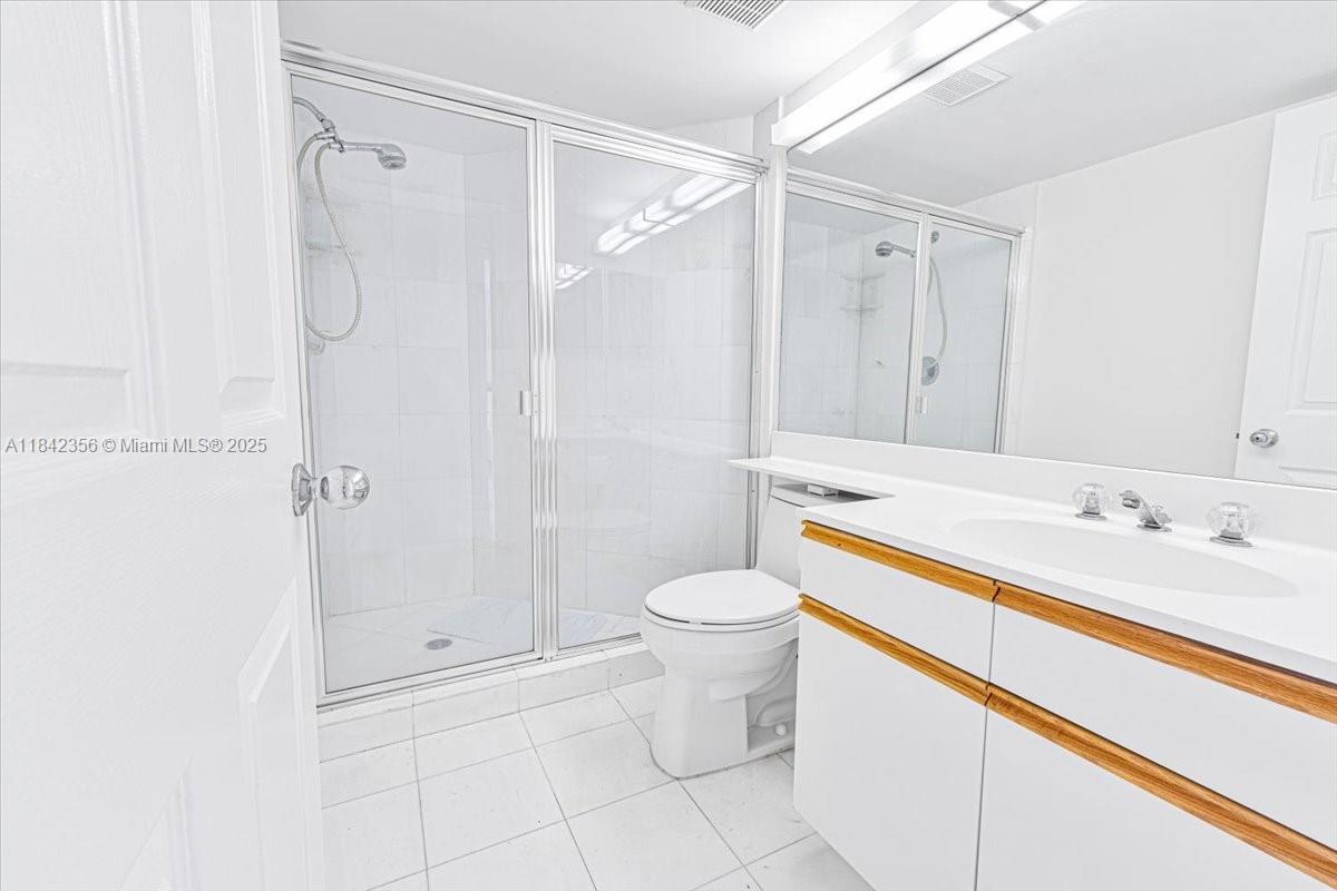 MYSTIC POINTE TOWER 400 C - Residential