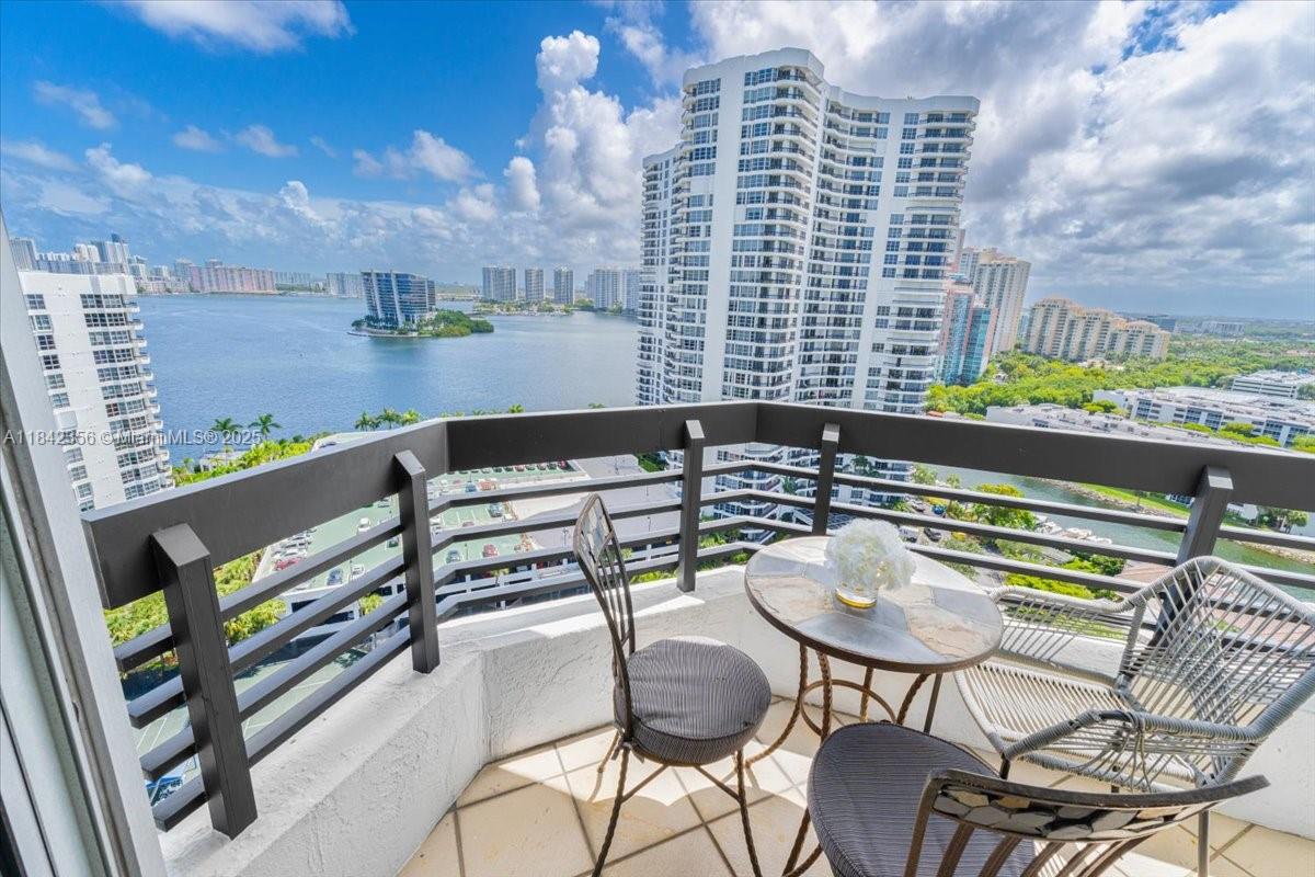 3500 Mystic Pointe Dr 2101