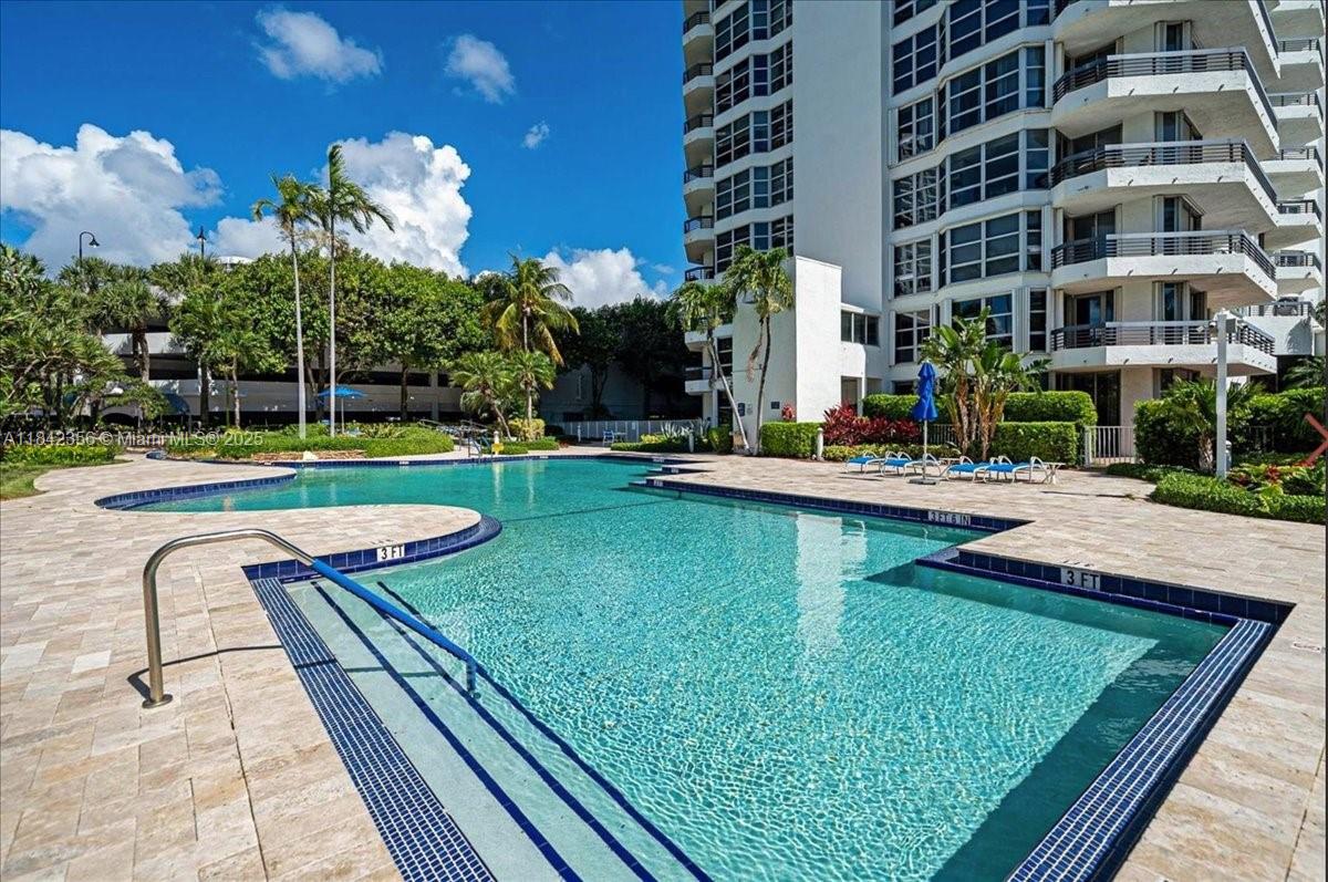 MYSTIC POINTE TOWER 400 C - Residential