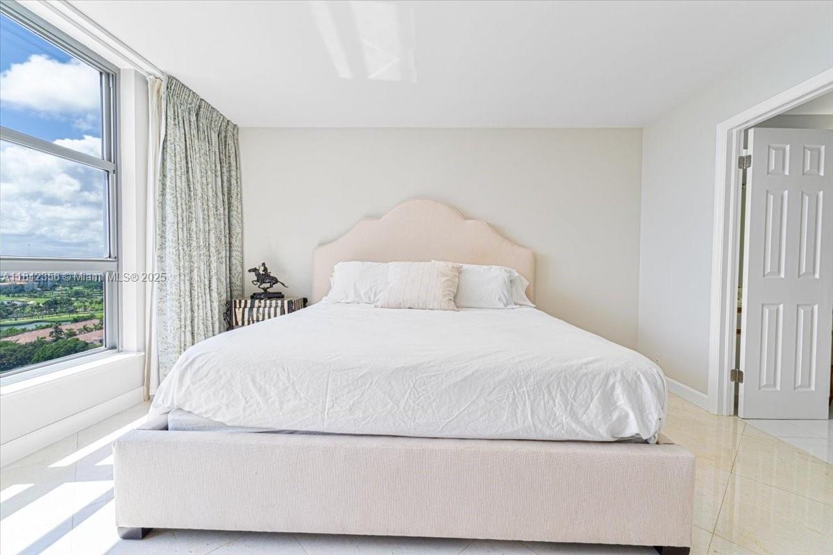 MYSTIC POINTE TOWER 400 C - Residential