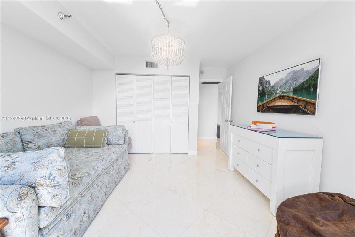 MYSTIC POINTE TOWER 400 C - Residential