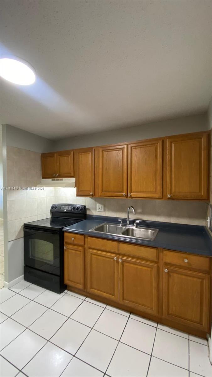 Rental Property at 850 E Commercial Blv Blvd 247, Oakland Park, Miami-Dade County, Florida - Bedrooms: 2 
Bathrooms: 1  - $1,750 MO.