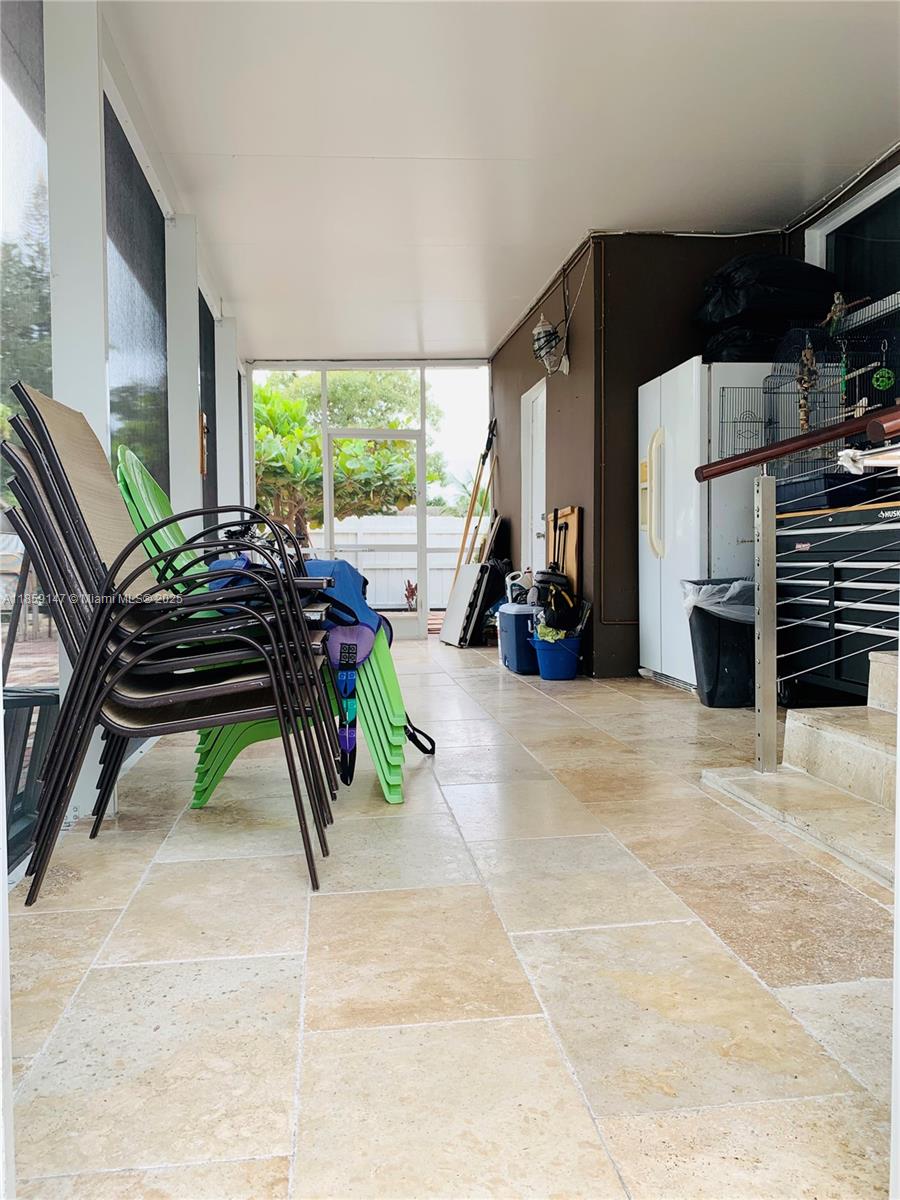 HOLLYWOOD LITTLE RANCHES - Residential