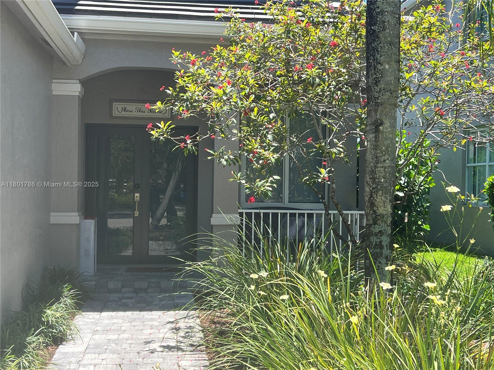 1192 Chinaberry Dr, Weston, FL, 33327/$1,150,000 2 1192 Chinaberry Dr