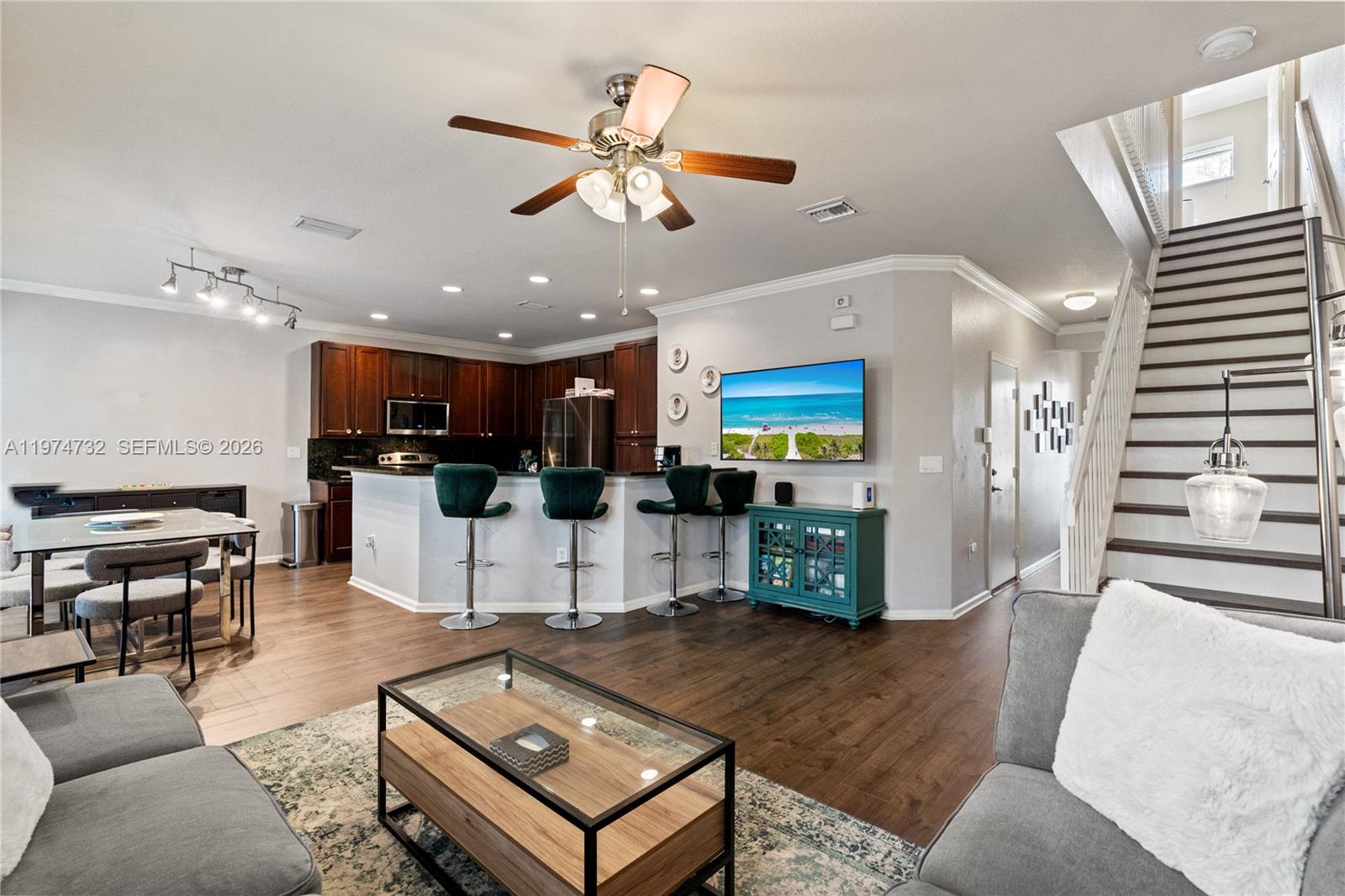 6073 Grand Cypress Cir W