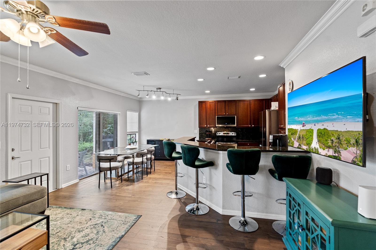 6073 Grand Cypress Cir W