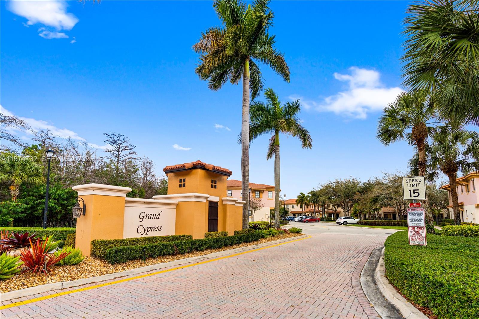GRAND CYPRESS - Residential