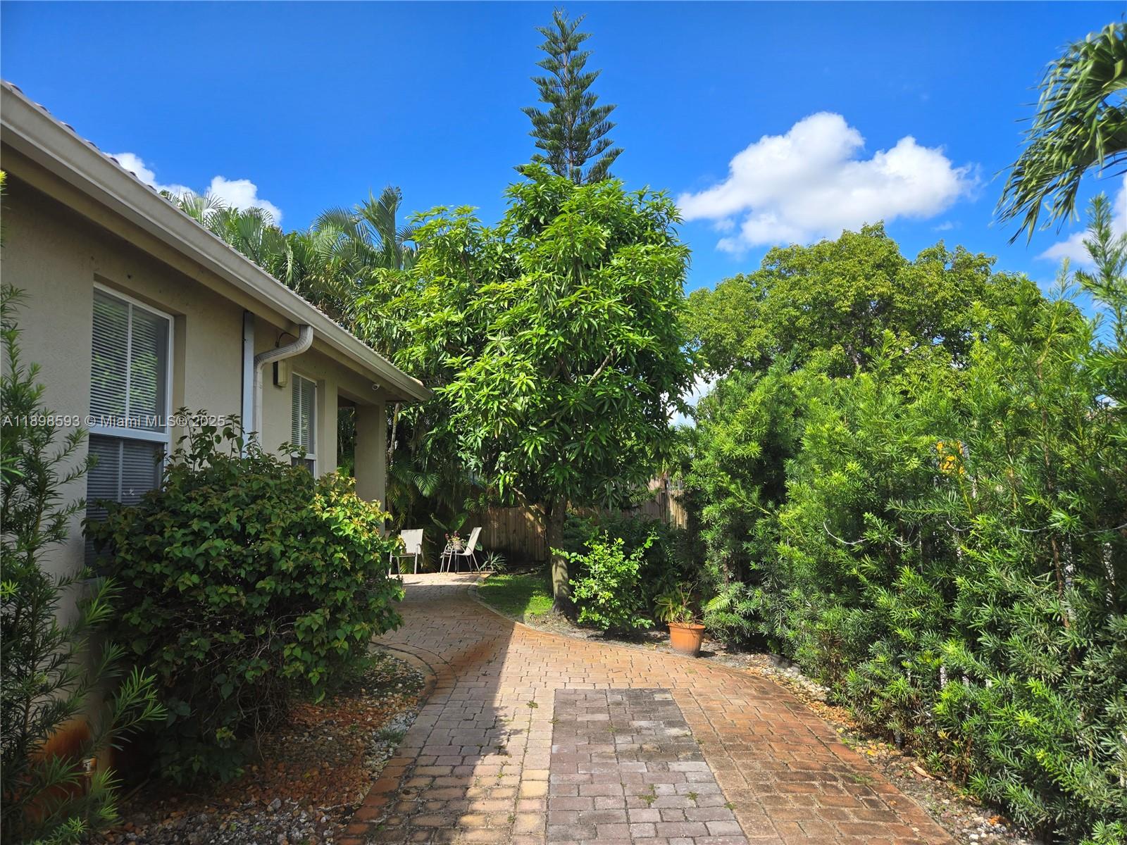 ISLANDS AT DORAL 1ST ADDN - Residential