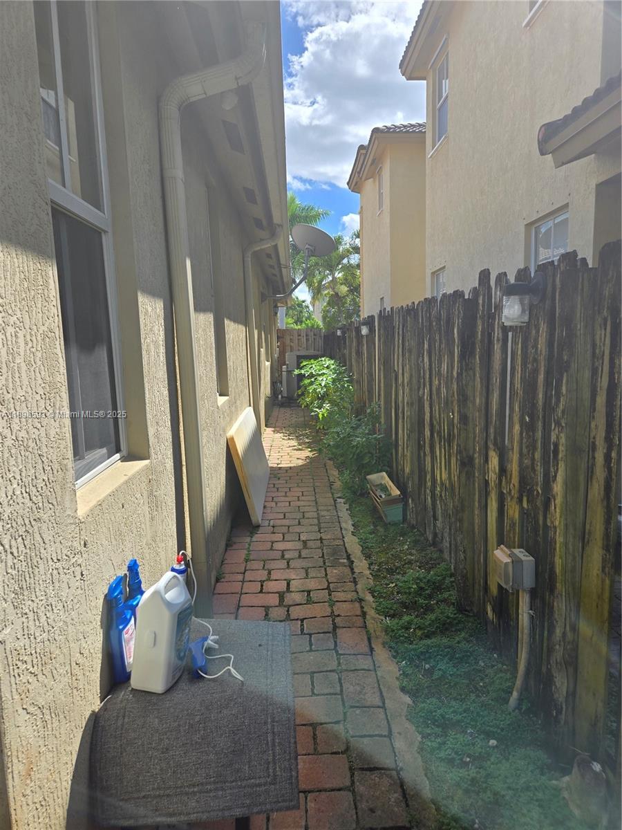 ISLANDS AT DORAL 1ST ADDN - Residential