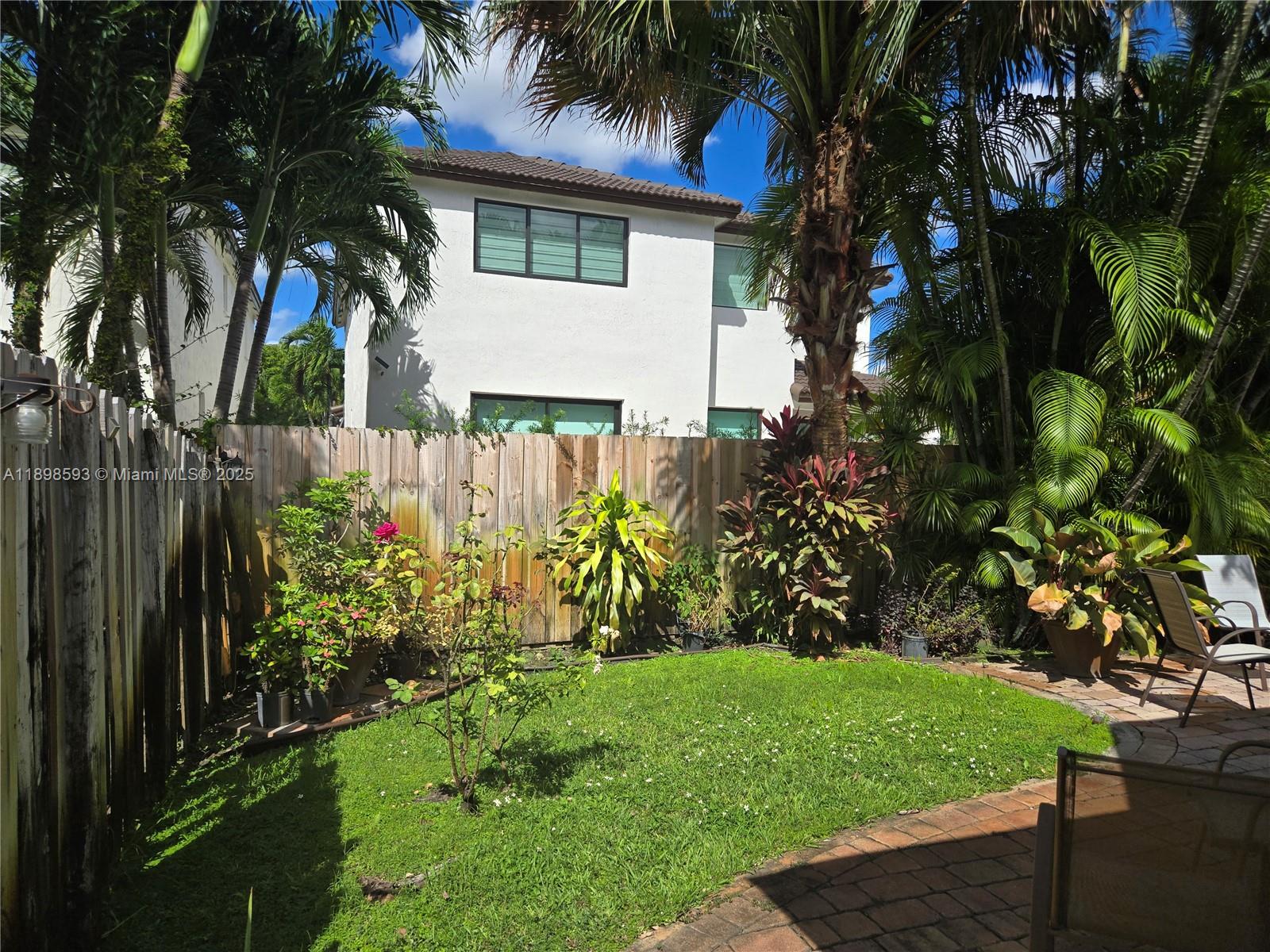 ISLANDS AT DORAL 1ST ADDN - Residential