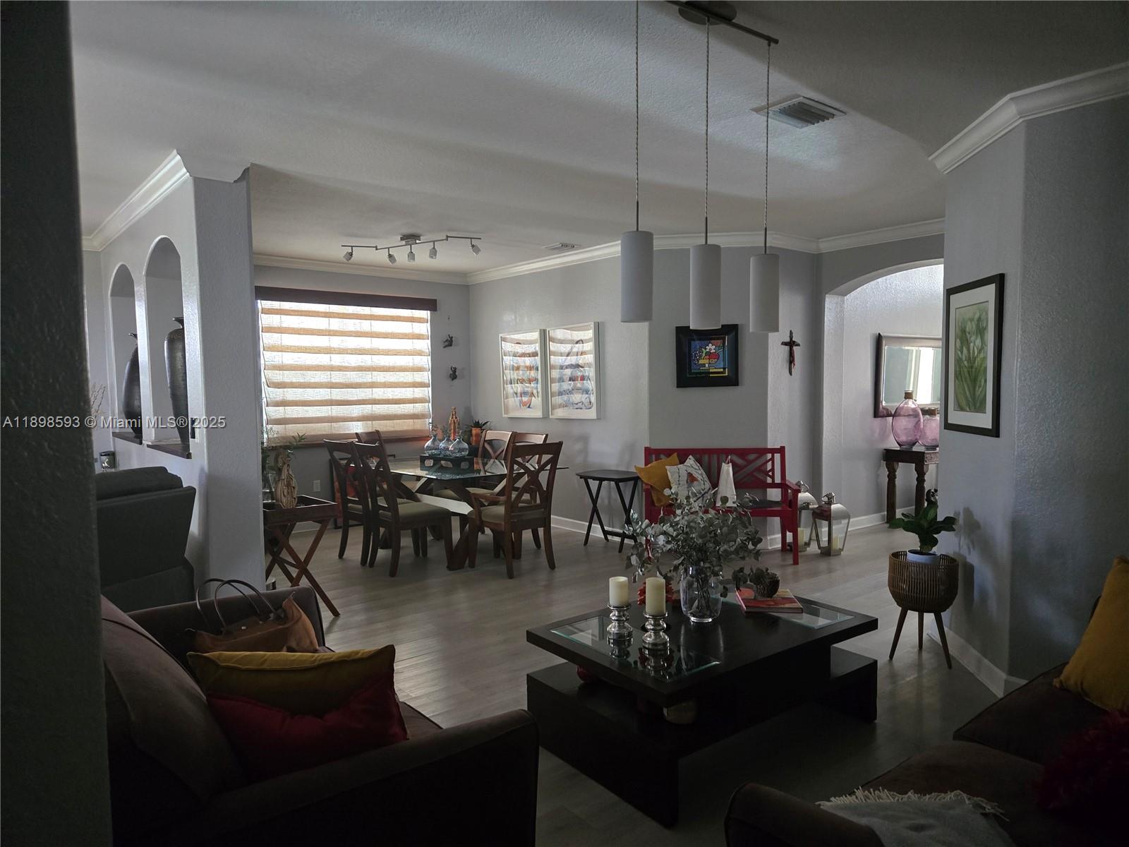 ISLANDS AT DORAL 1ST ADDN - Residential