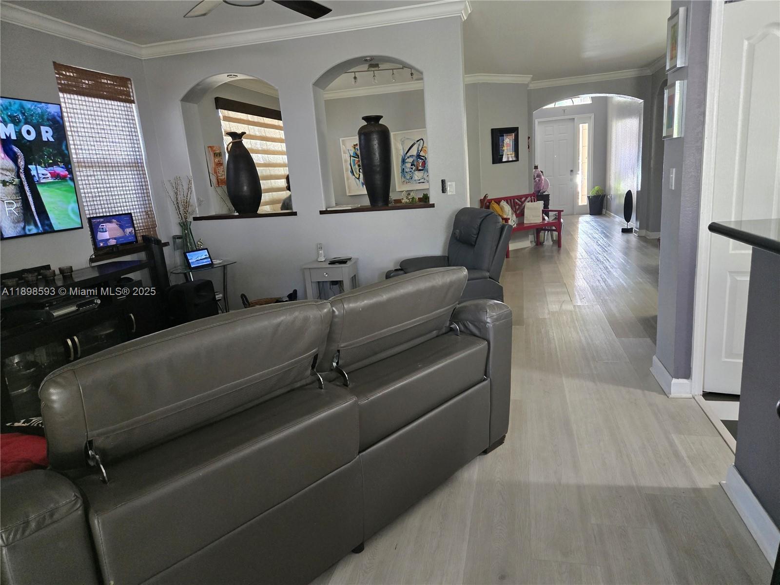 ISLANDS AT DORAL 1ST ADDN - Residential