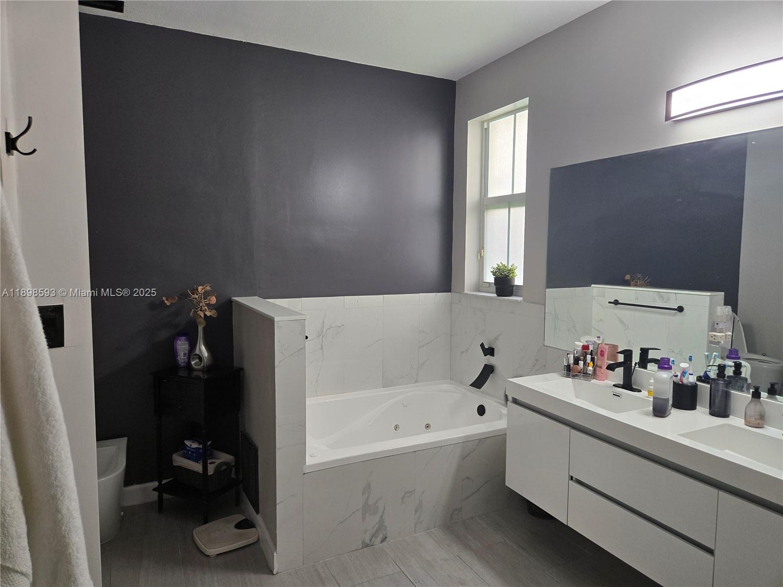 ISLANDS AT DORAL 1ST ADDN - Residential