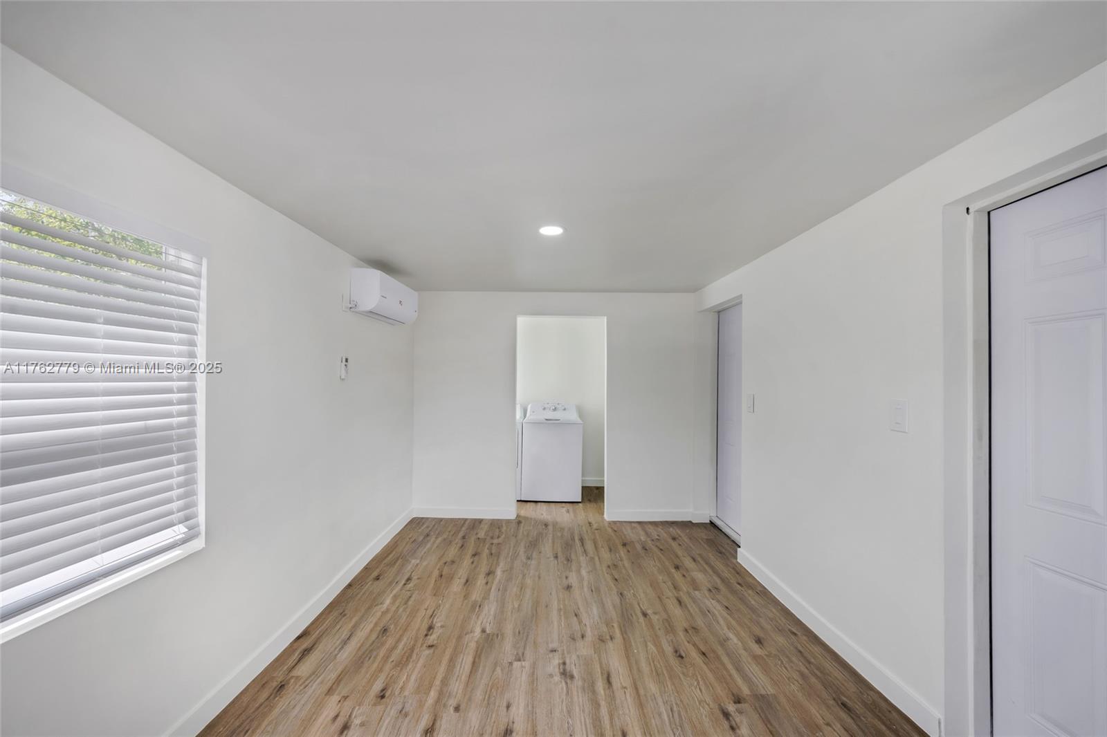 LAUDERDALE PARK 6-33 1/2 - Residential