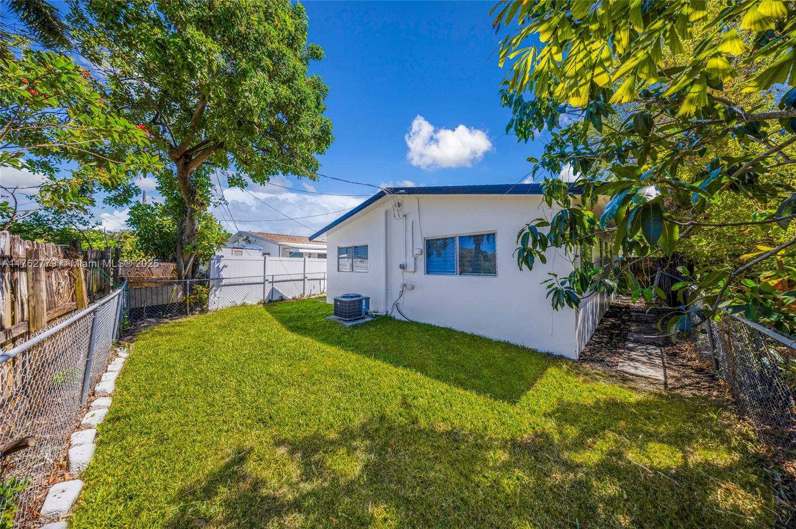 LAUDERDALE PARK 6-33 1/2 - Residential
