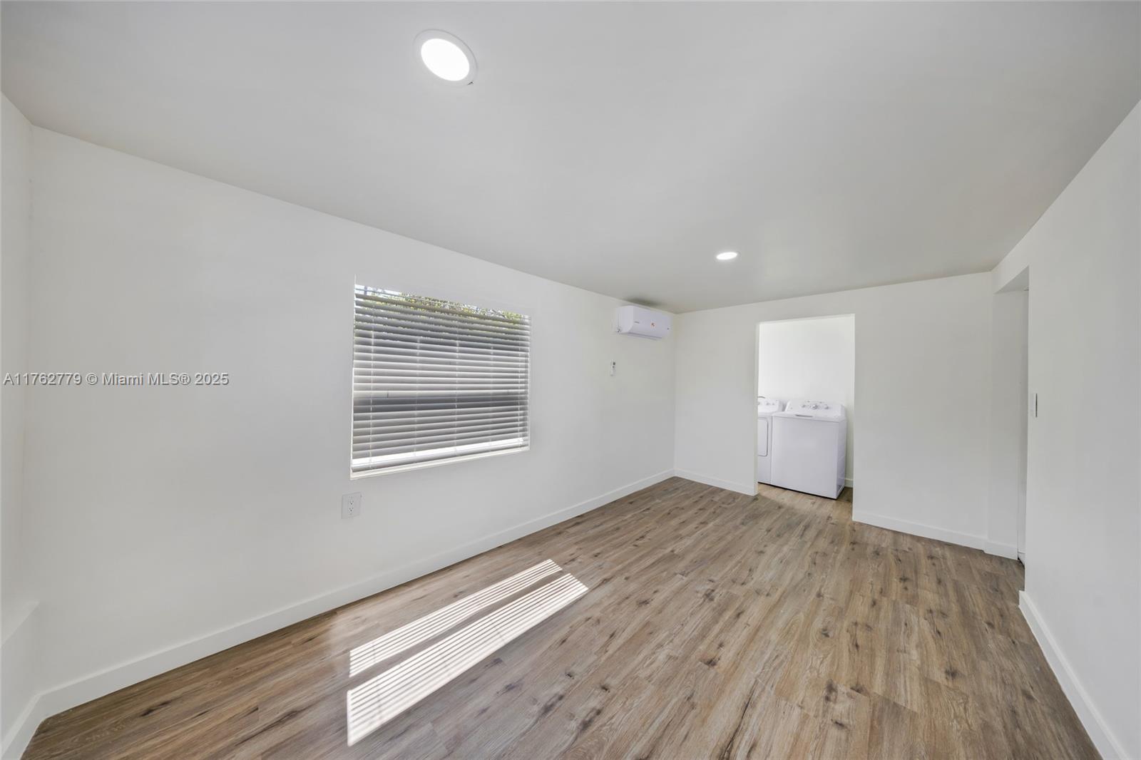 LAUDERDALE PARK 6-33 1/2 - Residential
