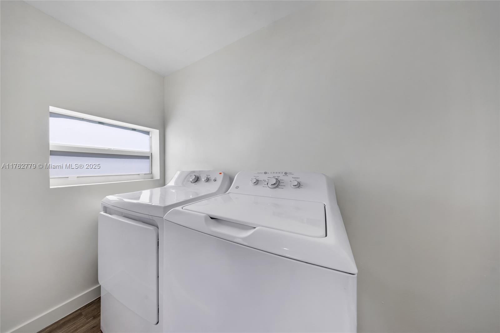LAUDERDALE PARK 6-33 1/2 - Residential