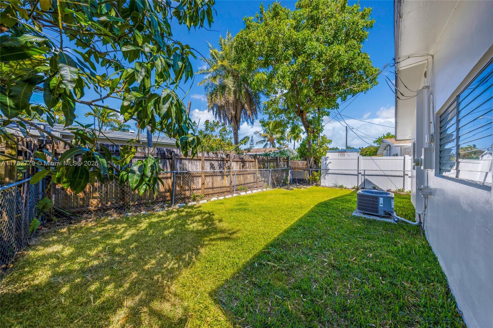 LAUDERDALE PARK 6-33 1/2 - Residential