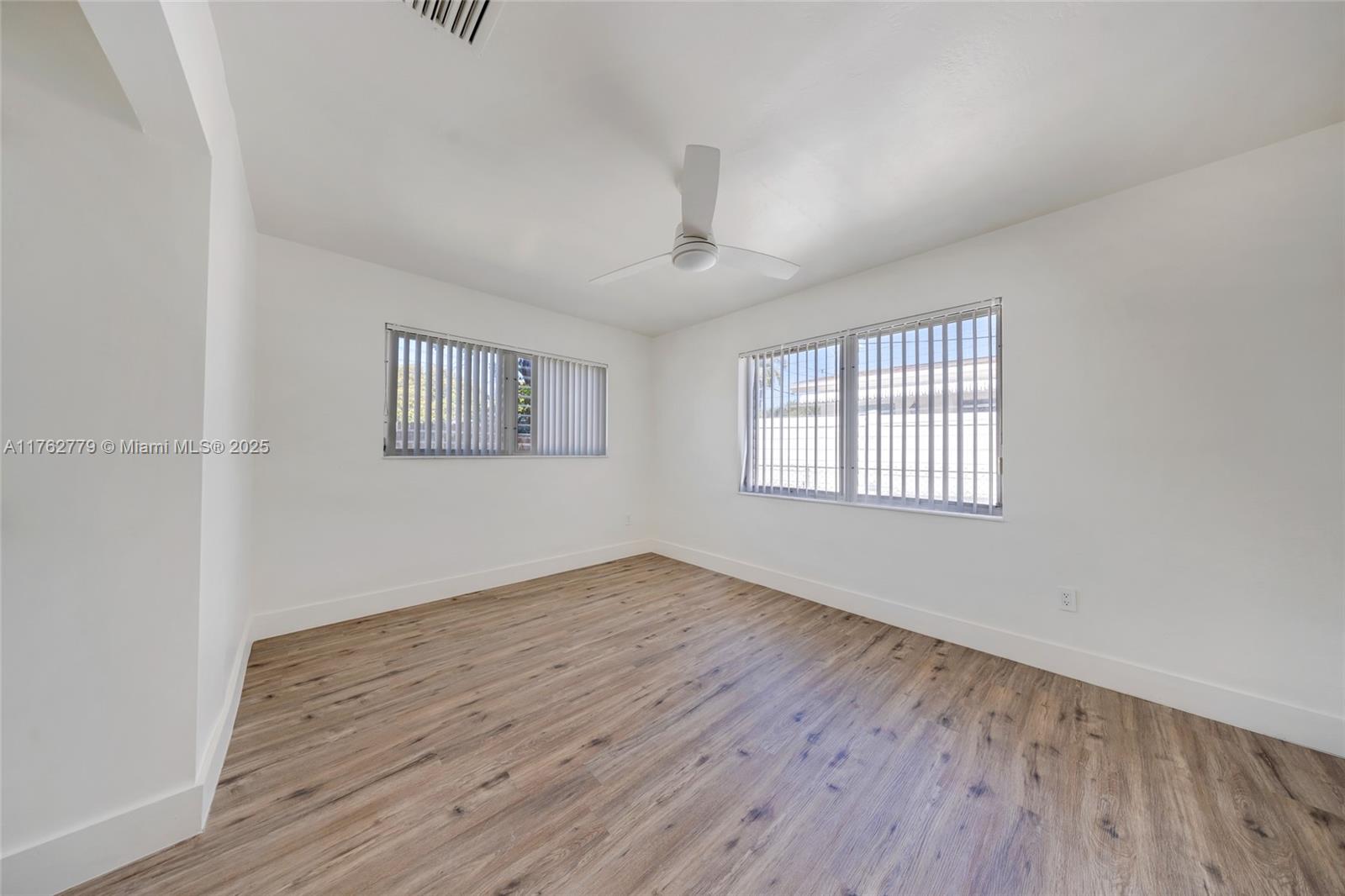 LAUDERDALE PARK 6-33 1/2 - Residential