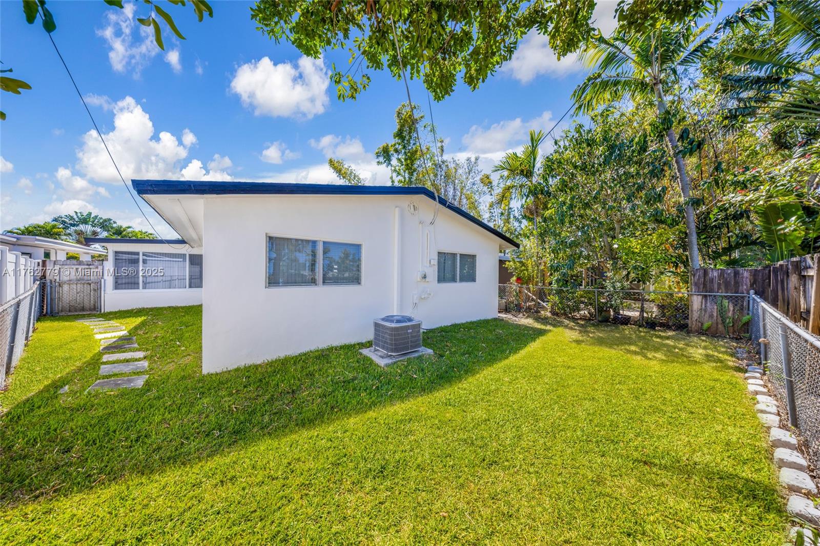 LAUDERDALE PARK 6-33 1/2 - Residential