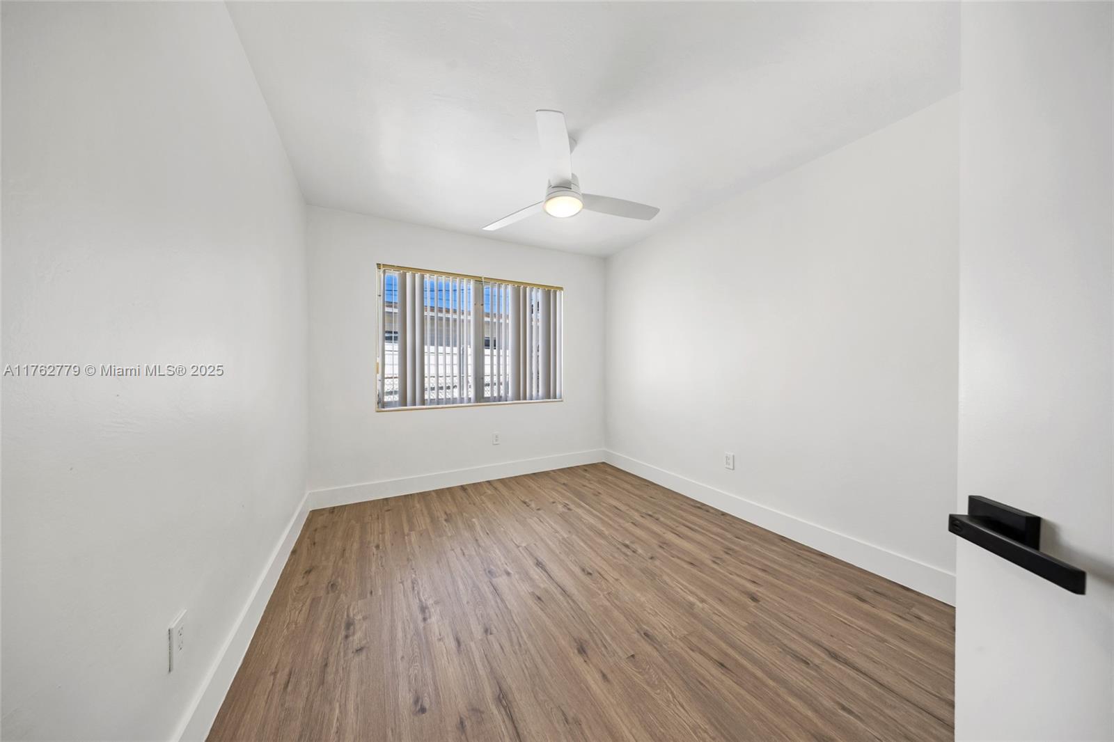 LAUDERDALE PARK 6-33 1/2 - Residential