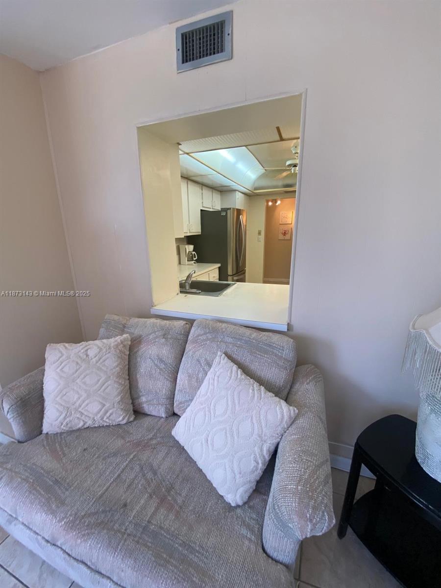 OCEANVIEW PARK CONDO - Residential Lease