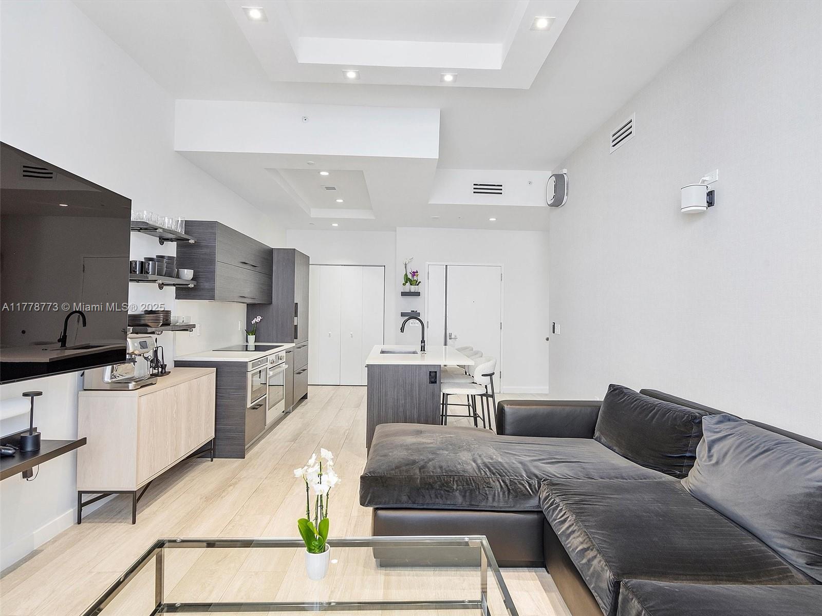 55 Sw 9th St 4309, Miami, Broward County, Florida - 3 Bedrooms  
4 Bathrooms - 