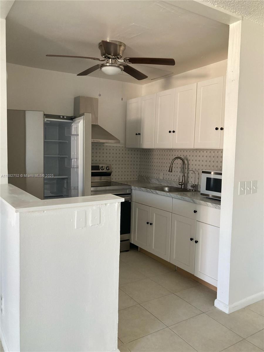 Live the lifestyle you deserve in this vibrant 55+ community in Boca Raton! This beautiful and bright 1-bedroom, 1.5-bath apartment has been fully renovated to offer you comfort and elegance. Enjoy a peaceful setting with garden views while taking advantage of exclusive amenities, including a newly renovated gym and tennis court. Rent includes cable and internet for your convenience, and the community offers gated security for your peace of mind. Here, you'll find the perfect balance between relaxation and an active lifestyle. Don't miss this opportunity! Contact us today for more information or to schedule a tour.
