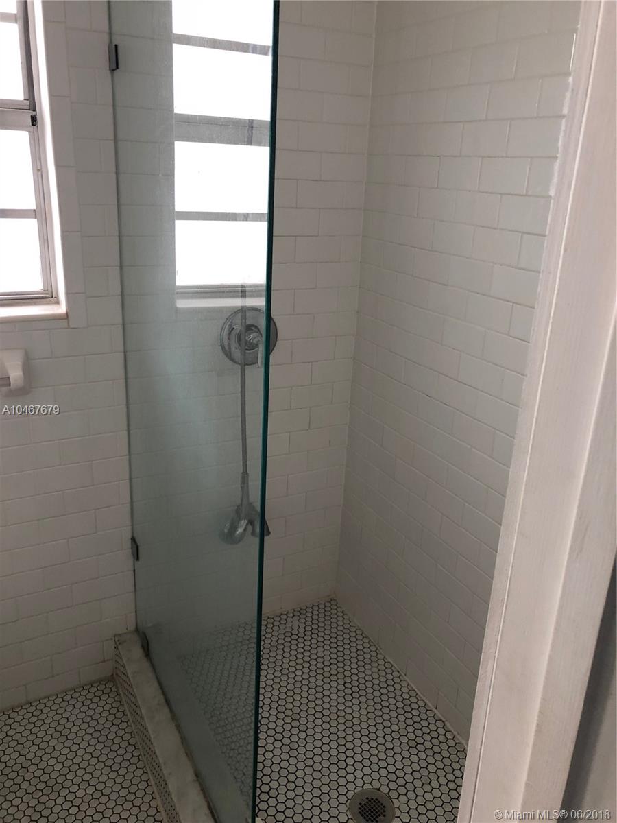 THE LESLIE CONDO - Residential Lease