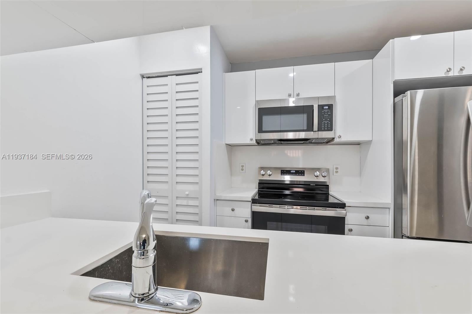 BANYAN TREE THREE CONDO - Residential