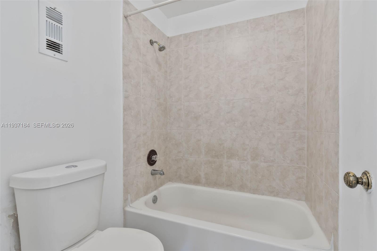 BANYAN TREE THREE CONDO - Residential