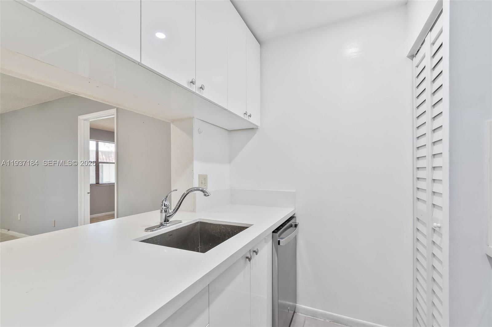 BANYAN TREE THREE CONDO - Residential